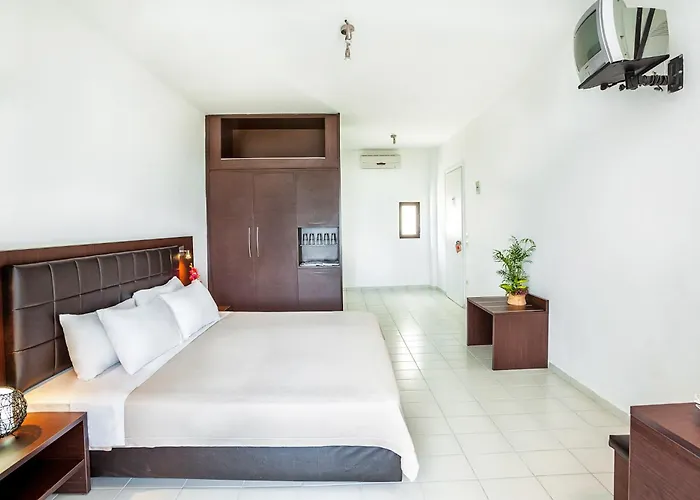 Xenios Dolphin Beach Hotel